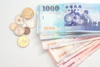 Übersicht Münzen und Banknoten der Währung Taiwan Dollar