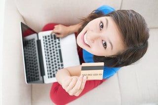 Die Bedingungen für den Erhalt einer Kreditkarte sind an verschiedene Faktoren geknüpft
